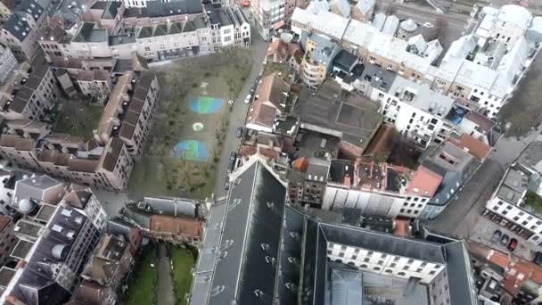 Aerial Top Skott Paulus Katedral Kyrka Och Bostadsområde Bredvid Floden — Stockvideo