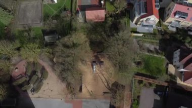 Güneşli bir günde Almanya 'da kırmızı çatıları olan Eski Şehrin Havadan Görüntüsü, tepeden tırnağa