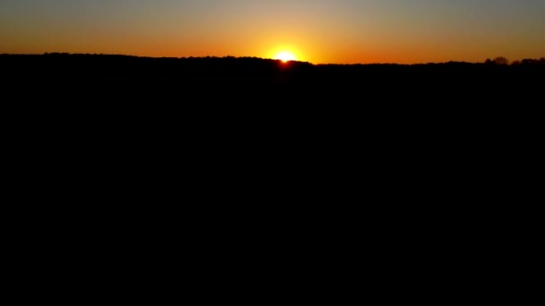 Epic Time Lapse Plano Aéreo Sol Ascendente Detrás Del Paisaje — Vídeo de stock