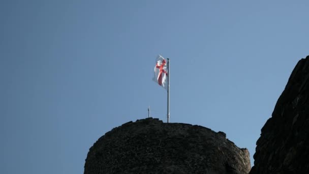 英格兰国旗飘扬在古堡上空 静静低角射击 — 图库视频影像