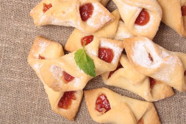 Dolu reçel krem peynirli kurabiye