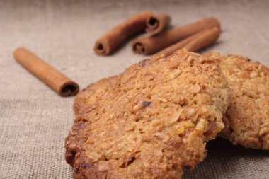 Yulaf ezmeli kurabiye eski ahşap arka plan üzerinde