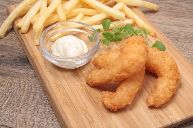 Kızarmış karides ve patates kızartması