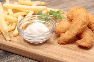 Kızarmış karides ve patates kızartması