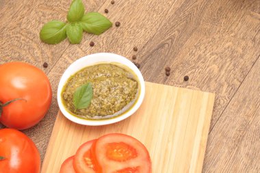 Pesto domates kurulu