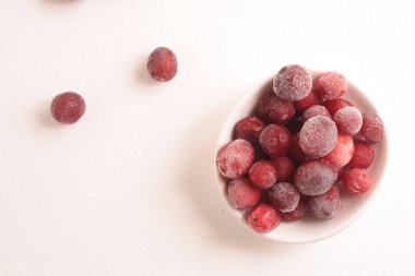 Beyaz donmuş kızılcık