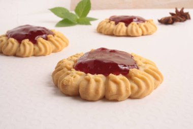 ev yapımı reçel ile bisküvi