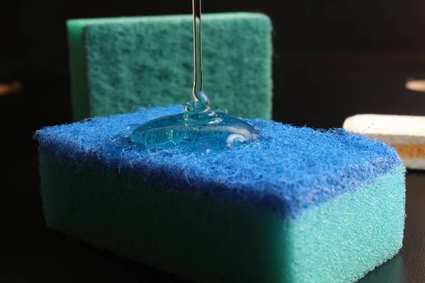 Limpeza da esponja de gel, detergente — Fotografia de Stock