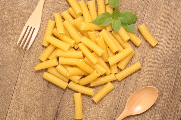 Pasta Tortiglioni basil — Stock Photo, Image