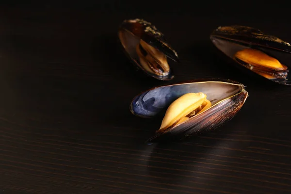 Mussels in shells on a black background — Stock Photo, Image