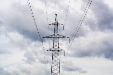 gökyüzü güç hattı