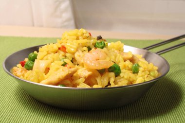 Paella küçük bir tavada