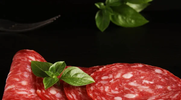 Spanien wurst salchichon salami aufschneiden — Stockfoto