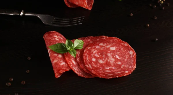 Spanien wurst salchichon salami aufschneiden — Stockfoto