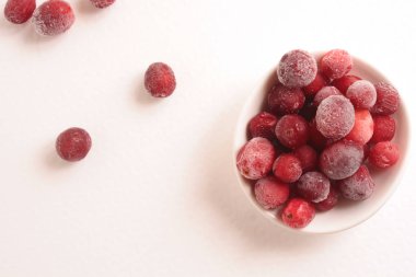 Beyaz donmuş kızılcık