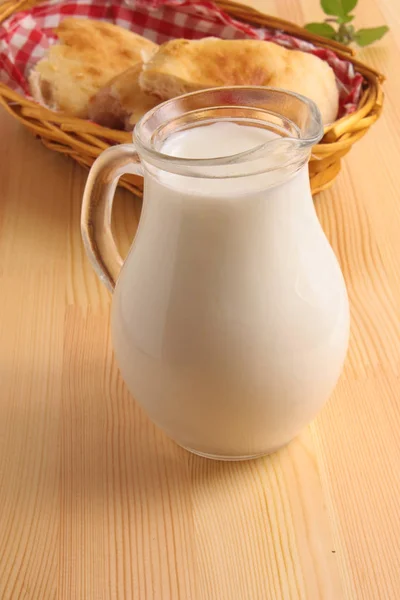 Pan y leche — Foto de Stock