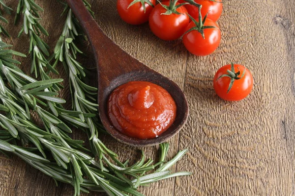 Tomato sauce ketchup tomatoes rosemary — Stock Photo, Image