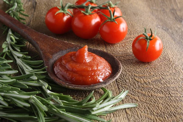 Sauce tomate ketchup tomates romarin — Photo