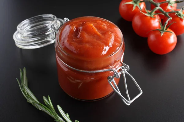 Sauce tomate ketchup tomates romarin — Photo