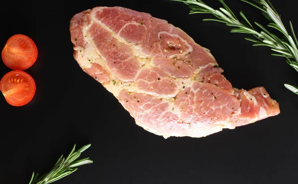 Bife pescoço de porco, alecrim, escabeche — Fotografia de Stock