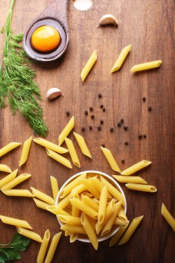 Penne rigate. Makarna tüyleri şeklinde. mostaccioli son