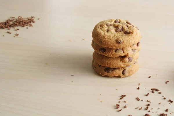 Kekse mit Schokolade und geriebener Schokolade — Stockfoto