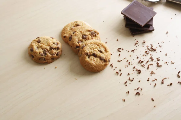 Cookies with chocolate and grated chocolate — Stock Photo, Image