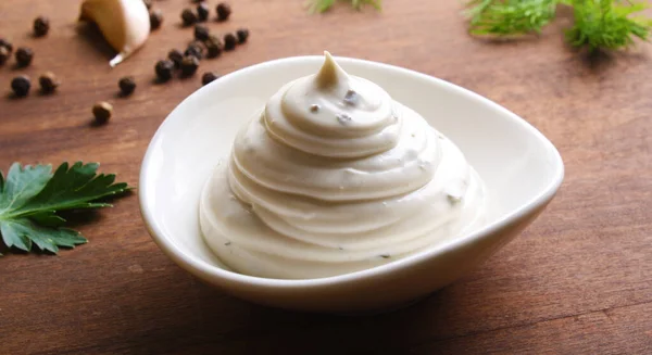 Mayonaise Zure Roomsaus Een Houten Achtergrond Koken — Stockfoto