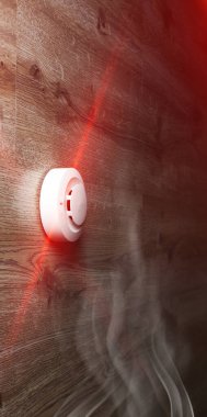 Tahtadaki yangın alarmı sensörü.