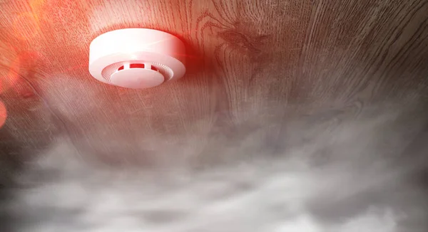 Tahtadaki Yangın Alarmı Sensörü — Stok fotoğraf