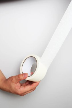 El ve gri arka plan üzerinde bant