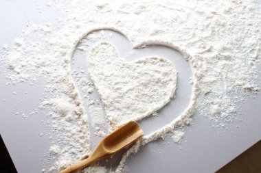 açık renkli kabartma un kalp ruh