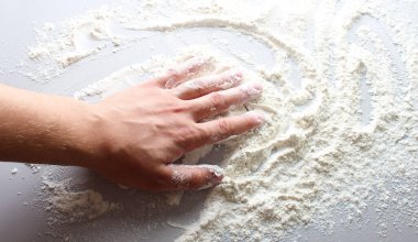 un el hafif bir arka plan üzerinde