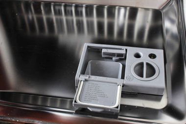 Bulaşık makinesi deterjanı yuvasının