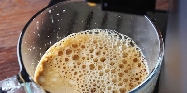 Kaffe Glas Espressokaffe Maskin Trä Bakgrund — Stockfoto