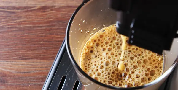 Kaffeeglas Espressomaschine Holz Hintergrund — Stockfoto