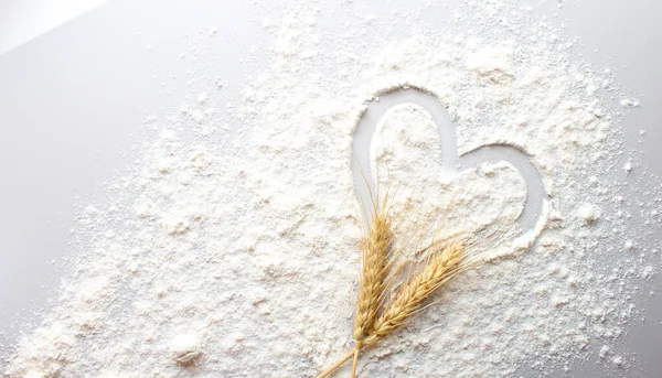 un kalp spikelets hafif bir arka plan üzerinde