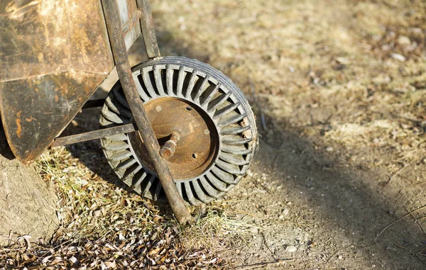 Rusty vintage wheelbarrow — Stock Photo, Image