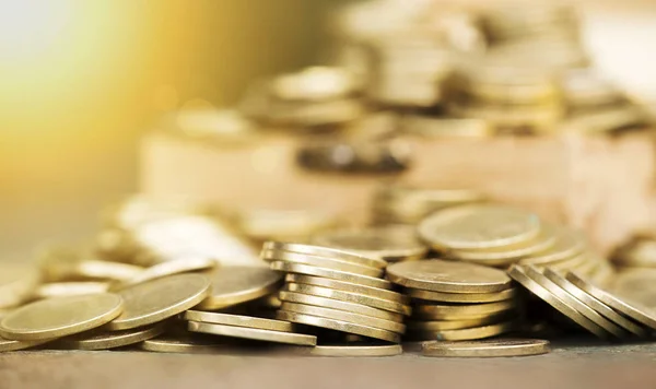 Financiële planning concept - goud geld munten achtergrond — Stockfoto