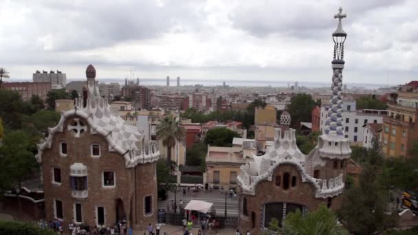 Parque Güell en Barcelona — Vídeo de stock