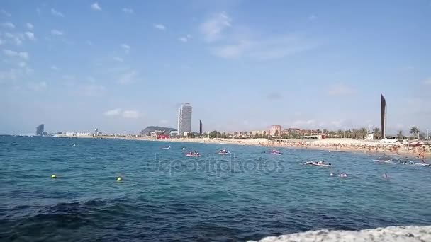 Pláž Barceloneta z moře — Stock video