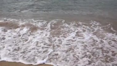 Dalgalar deniz kenarı