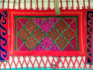 Kazak halı keçe