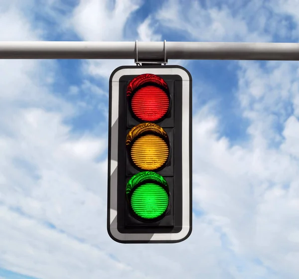 Traffic light against sky — Stock Photo, Image