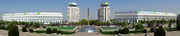 Alma-Ata - plein van de Republiek - Panorama Stockafbeelding