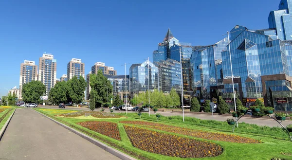 Almati - Business Center Nurly Tau - panoráma — Stock Fotó