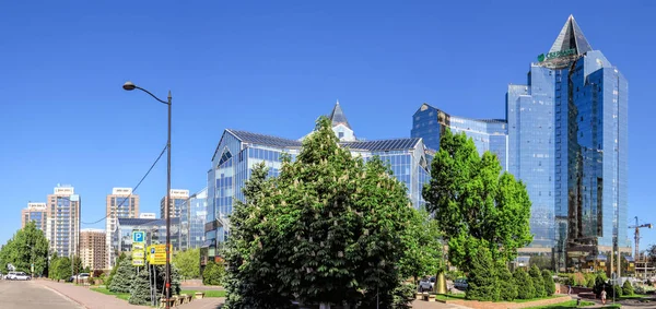 Almaty - Centro de Negocios Nurly Tau - Panorama — Foto de Stock