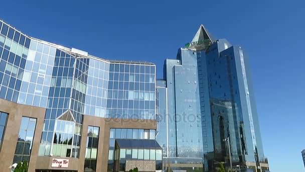 Алмати - Тау Nurly бізнес-центр — стокове відео