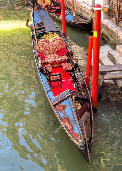 威尼斯-京杭大运河的贡多拉 — 图库照片