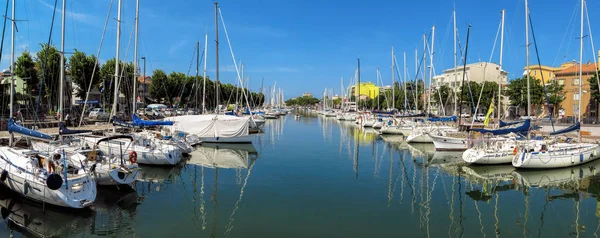 リミニ - 運河ヨットとヨット — ストック写真